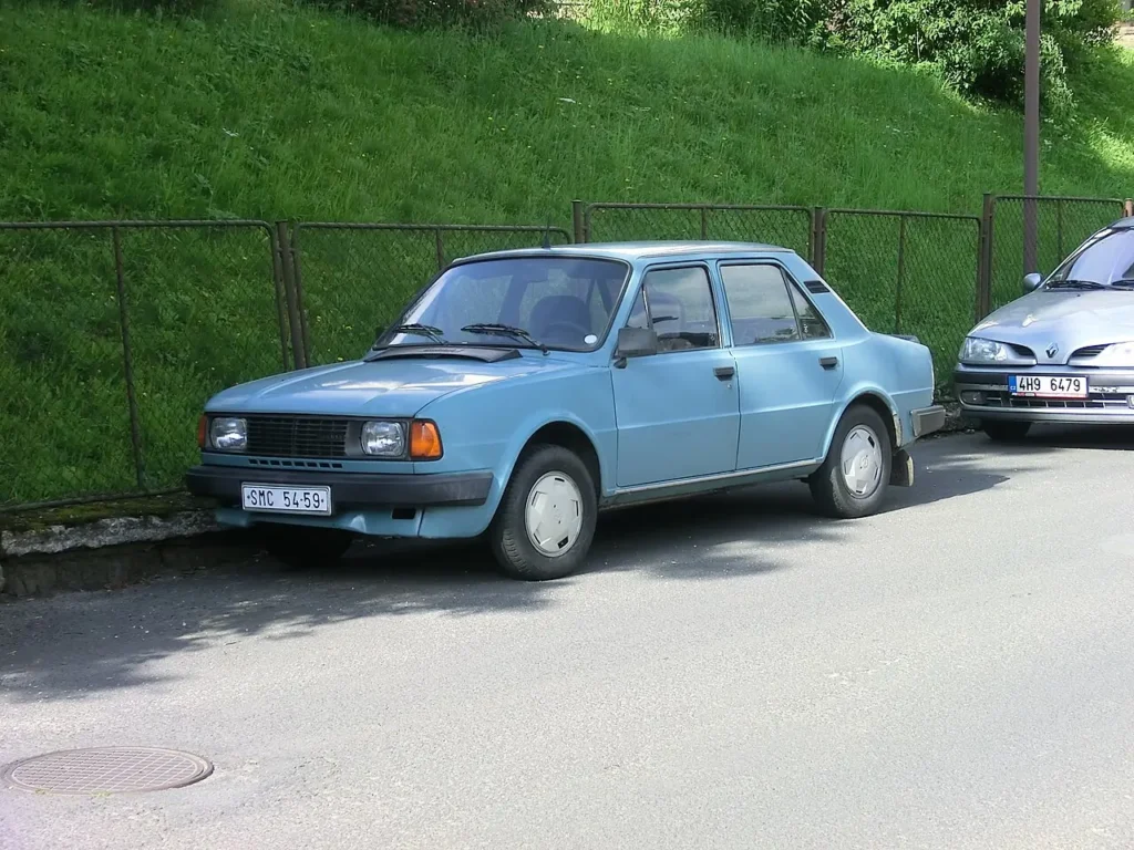 Škoda_120L_modrá - MotorGuru.cz Legendární Škodovka