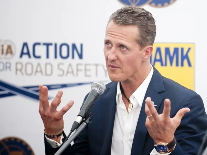 Michael Schumacher se po nehodě na lyžích v roce 2013 zcela izoloval před okolním světem.