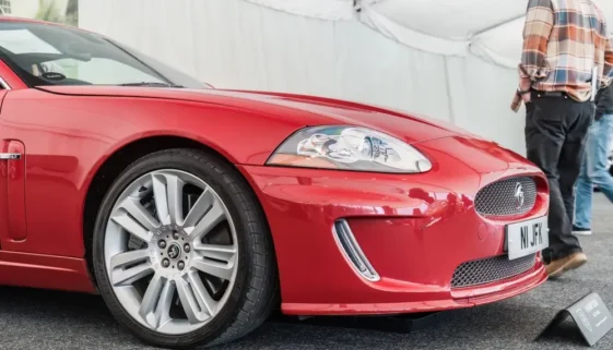 Auta, co vypadají na miliony, můžete pořídit levně.