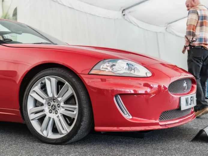 Auta, co vypadají na miliony, můžete pořídit levně.